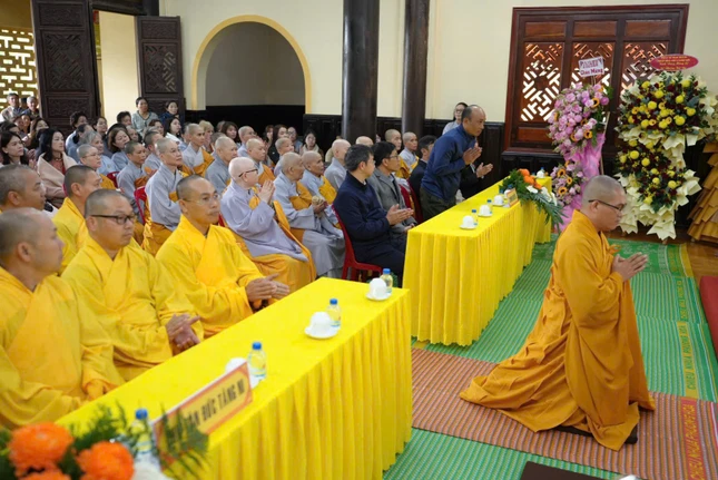 Đại đức Thích Nguyên Thể phát biểu nhận nhiệm vụ Đại đức Thích Nguyên Thể phát biểu nhận nhiệm vụ