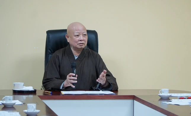 Hòa thượng Trưởng ban Kiến đàn đúc kết sau khi thảo luận với chư tôn đức hiện diện Hòa thượng Trưởng ban Kiến đàn đúc kết sau khi thảo luận với chư tôn đức hiện diện