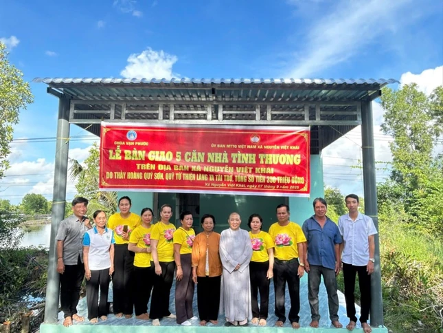 Bàn giao nhà đến gia đình khó khăn tại xã Nguyễn Việt Khái Bàn giao nhà đến gia đình khó khăn tại xã Nguyễn Việt Khái