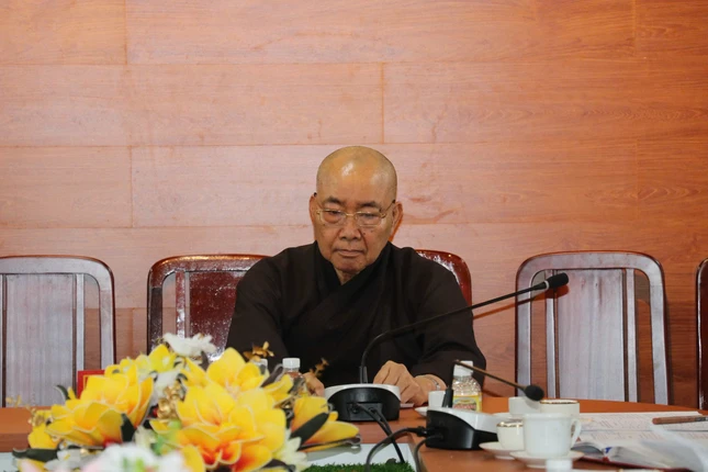 Hòa thượng Thích Minh Nhật chủ trì buổi họp Hòa thượng Thích Minh Nhật chủ trì buổi họp