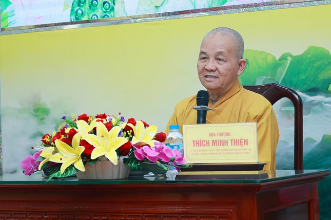 Hòa thượng Thích Minh Thiện ban đạo từ Hòa thượng Thích Minh Thiện ban đạo từ