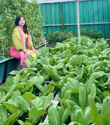 Tác giả ở vườn rau của hải quân trên đảo Đá Lớn - quần đảo Trường Sa