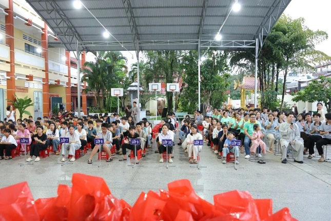 Học sinh tham dự chương trình Học sinh tham dự chương trình