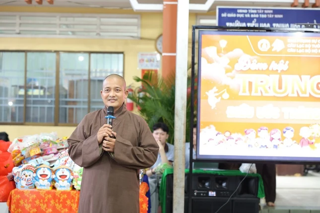 Thượng tọa Thích Lệ Duyên phát biểu tại chương trình Thượng tọa Thích Lệ Duyên phát biểu tại chương trình