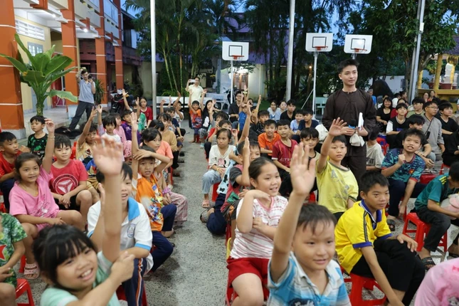 Các em vui Tết Trung thu Các em vui Tết Trung thu