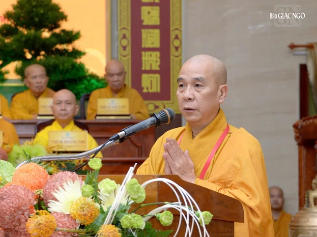 Thượng tọa Thích Quảng Chơn cung tuyên tôn danh Hội đồng Thập sư