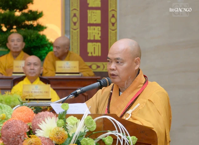 Thượng tọa Thích Thanh Phong thay mặt Ban Kiến đàn phát biểu cảm tạ