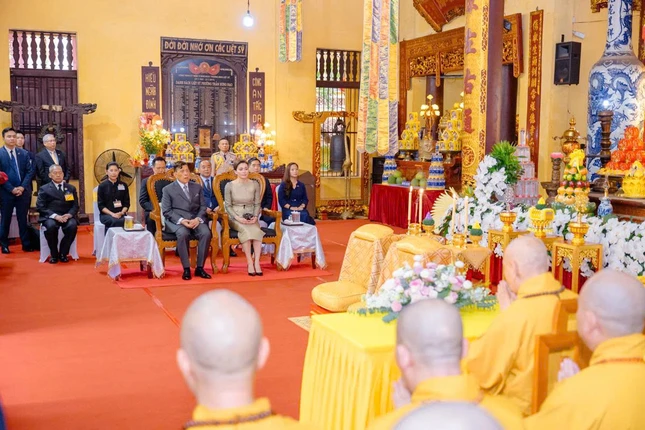 Buổi tiếp trọng thị Nhà vua và Hoàng hậu Thái Lan tại chùa Quán Sứ Buổi tiếp trọng thị Nhà vua và Hoàng hậu Thái Lan tại chùa Quán Sứ