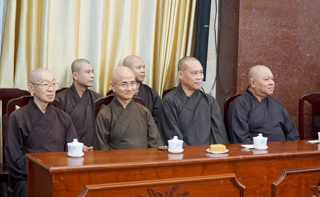 Chư tôn đức tham dự chương trình