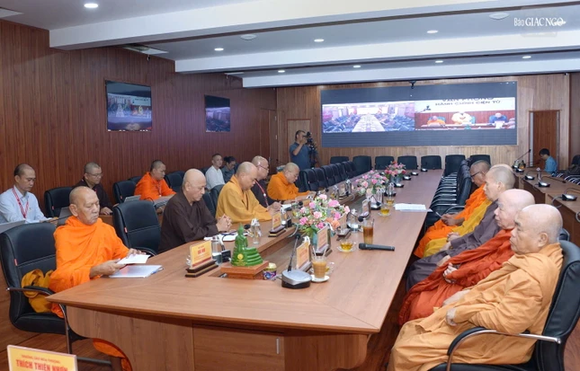 Quang cảnh buổi họp tại điểm cầu Văn phòng Ban Thường trực Hội đồng Trị sự phía Nam - thiền viện Quảng Đức, TP.HCM