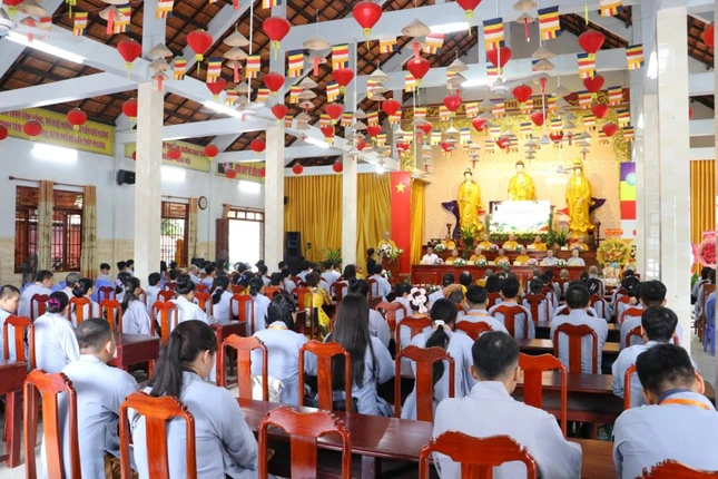 Lễ khai giảng lớp học tại chùa Linh Nguyên
