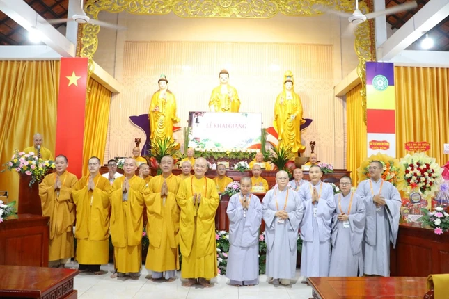Ban Tổ chức ra mắt Ban Chủ nhiệm và các ban hỗ trợ