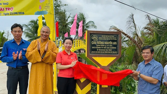 Chùa Tường Nguyên khánh thành và đưa vào sử dụng cây cầu số 605 cho bà con xã Cù Lao Dung - Ảnh: T.N Chùa Tường Nguyên khánh thành và đưa vào sử dụng cây cầu số 605 cho bà con xã Cù Lao Dung - Ảnh: T.N
