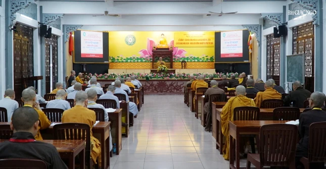 41 Tăng Ni giảng sinh Lớp Cao cấp giảng sư thi tốt nghiệp, tại thiền viện Quảng Đức