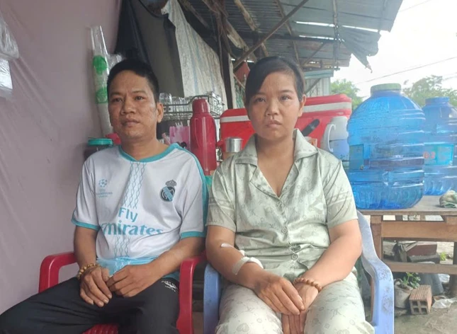 Anh Bùi Tấn Năng cùng vợ là chị Nguyễn Thị Trúc Quyên Anh Bùi Tấn Năng cùng vợ là chị Nguyễn Thị Trúc Quyên