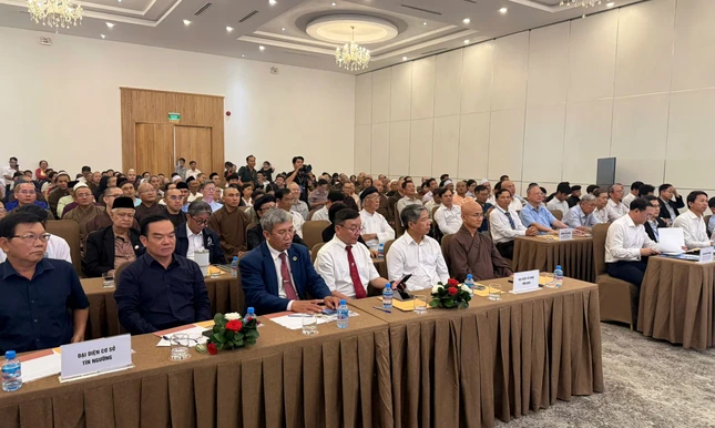 Đại biểu tham dự hội thảo về "Chuyển đổi số trong gìn giữ bản sắc và thúc đẩy phát triển lĩnh vực dân tộc - tôn giáo"