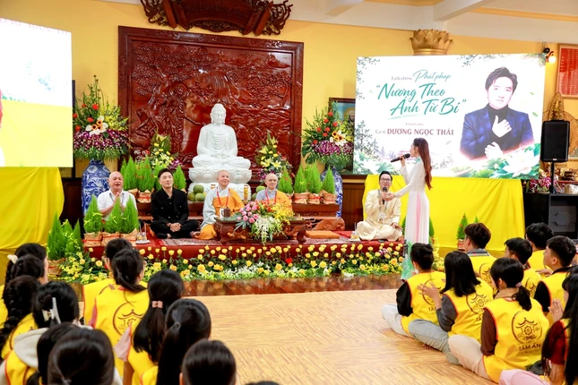 Giao lưu văn nghệ