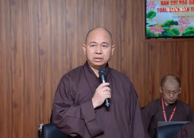 Thượng tọa Thích Đức Thiện trình thông tin hai phiên họp đã thống nhất chủ trương về số lượng nhân sự dự kiến Hội đồng Trị sự