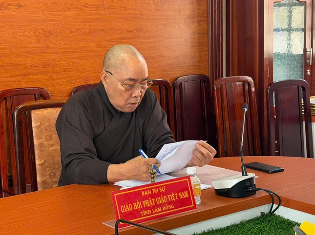 Hòa thượng Thích Minh Nhật chủ trì buổi họp