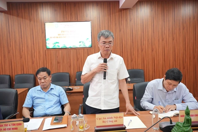 Thượng tá Phạm Khắc Nguyên, Phó Trưởng phòng thuộc Cục An ninh nội địa - Bộ Công an phát biểu tại buổi họp Thượng tá Phạm Khắc Nguyên, Phó Trưởng phòng thuộc Cục An ninh nội địa - Bộ Công an phát biểu tại buổi họp