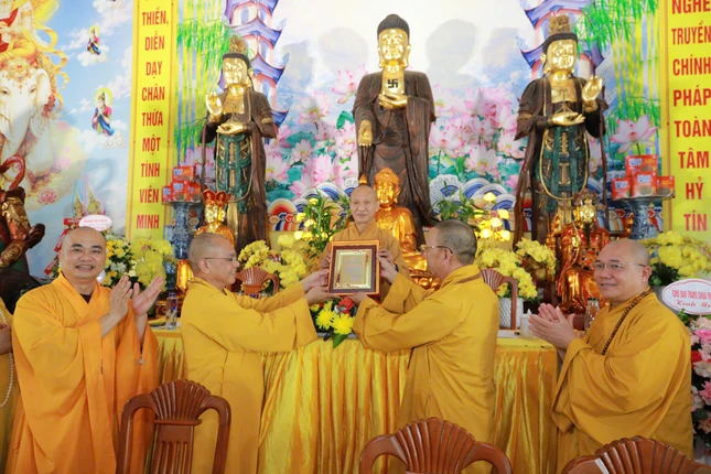 Phân ban Phật tử Dân tộc Trung ương tri ân Hòa thượng Thích Thanh Điện Phân ban Phật tử Dân tộc Trung ương tri ân Hòa thượng Thích Thanh Điện