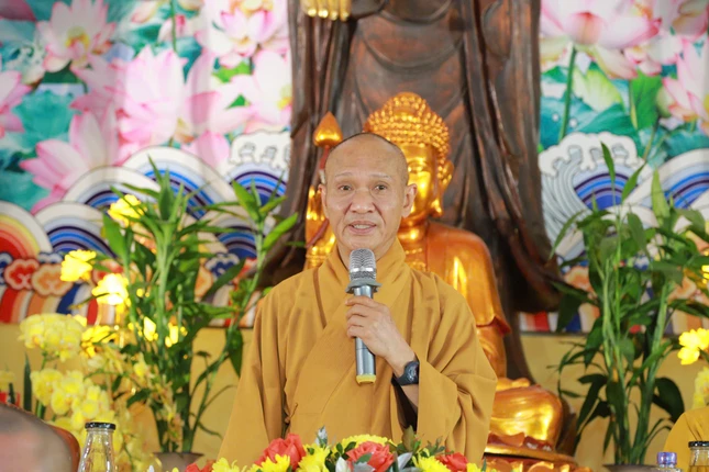 Hòa thượng Thích Thanh Điện ban đạo từ Hòa thượng Thích Thanh Điện ban đạo từ