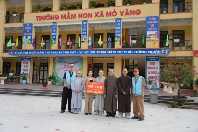 Đoàn từ thiện tại Trường Mầm non xã Mỏ Vàng Đoàn từ thiện tại Trường Mầm non xã Mỏ Vàng