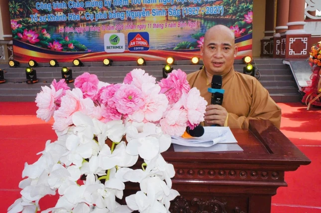 Đại đức Thích Trí Thuận phát biểu tại lễ khởi công Đại đức Thích Trí Thuận phát biểu tại lễ khởi công