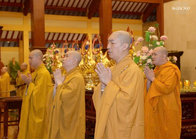 Thành tâm hướng về Tam bảo Thành tâm hướng về Tam bảo