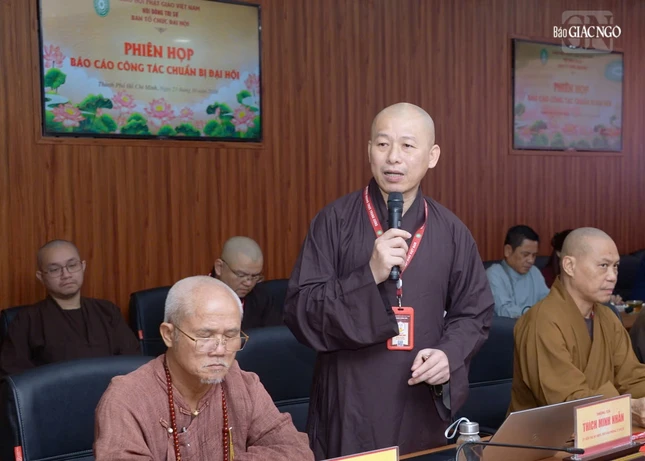 Thượng tọa Thích Minh Nhẫn báo cáo các công tác cần sự hỗ trợ chuẩn bị Đại hội