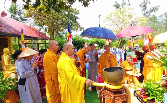 Thực hiện nghi thức truyền thống