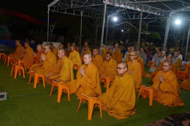 Chư Tăng Ni, Phật tử trong khóa lễ trì tụng Ngũ bách danh Bồ-tát Quán Thế Âm Chư Tăng Ni, Phật tử trong khóa lễ trì tụng Ngũ bách danh Bồ-tát Quán Thế Âm