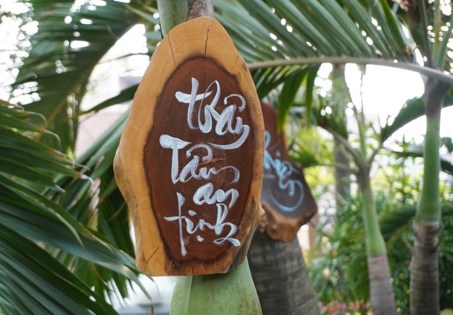 Mỗi góc của chùa đều được bàn tay khéo léo của chư Ni thiết trí dễ thương với những câu thư pháp thiền vị, lời nhắc về phép màu của hiện tại tuyệt vời.