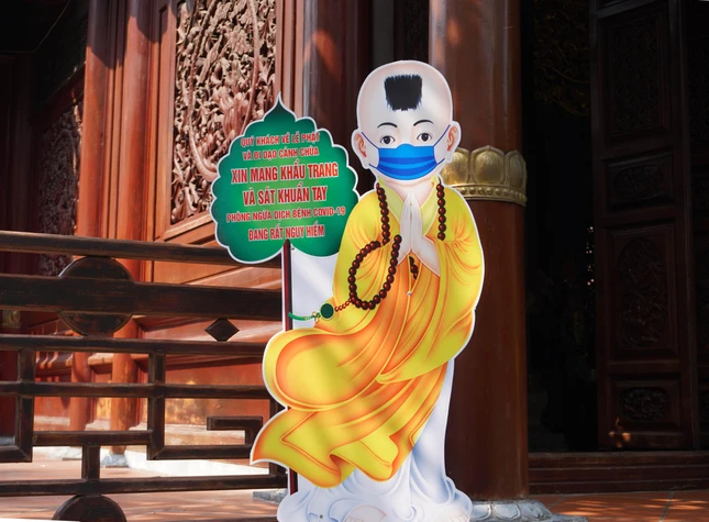 Đặc biệt, chùa thường xuyên tổ chức khám chữa bệnh, phát thuốc từ thiện do các bác sĩ ở các bệnh viện lớn trong thành phố đảm trách. Đặc biệt, chùa thường xuyên tổ chức khám chữa bệnh, phát thuốc từ thiện do các bác sĩ ở các bệnh viện lớn trong thành phố đảm trách.