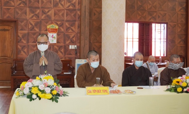 Đại đức Chánh Thư ký báo cáo công tác Phật sự quý 1