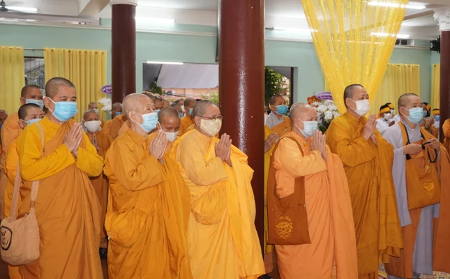 Chư Ni Hệ phái khất sĩ, Phân ban Ni giới quận Gò Vấp tham dự lễ Chư Ni Hệ phái khất sĩ, Phân ban Ni giới quận Gò Vấp tham dự lễ