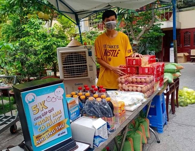 Số tiền thu được từ "Siêu thị 5K", sẽ chuyển vào Quỹ "Ngày mai có nắng" hỗ trợ các bệnh nhi tại Đà Nẵng