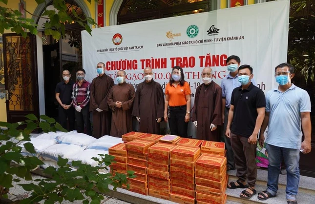 Tại chùa Huỳnh Kim