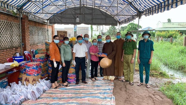 Ban Từ thiện xã hội Phật giáo tỉnh Bình Thuận trao quà tại các khu cách ly trên địa bàn tỉnh Ban Từ thiện xã hội Phật giáo tỉnh Bình Thuận trao quà tại các khu cách ly trên địa bàn tỉnh