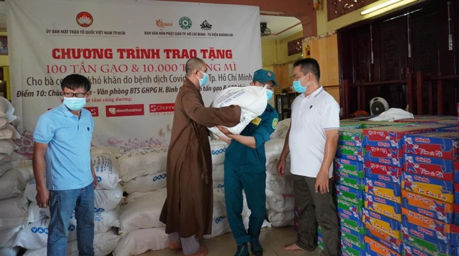 Những phần quà sẽ được phân về 16 xã và thị trấn trên địa bàn huyện Bình Chánh Những phần quà sẽ được phân về 16 xã và thị trấn trên địa bàn huyện Bình Chánh