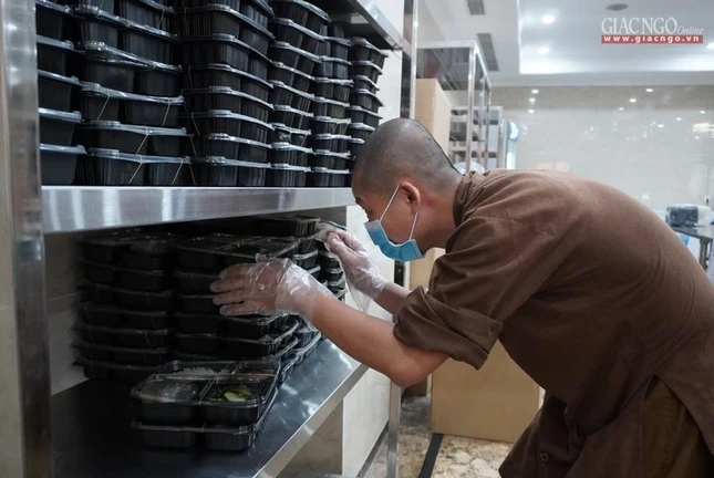 Sắp xếp và kiểm số lượng và phân phối đến đúng các điểm có nhu cầu