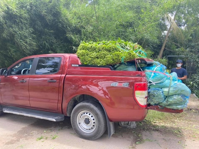 Để kịp chở những phần quà