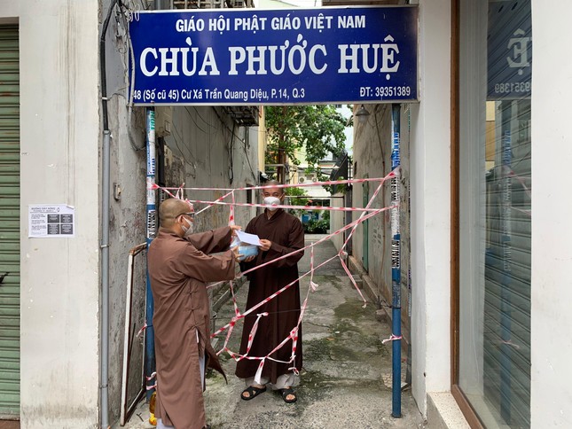 Cúng dường đến chùa Phước Huệ