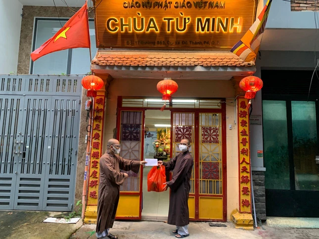 Cúng dường chùa Từ Minh