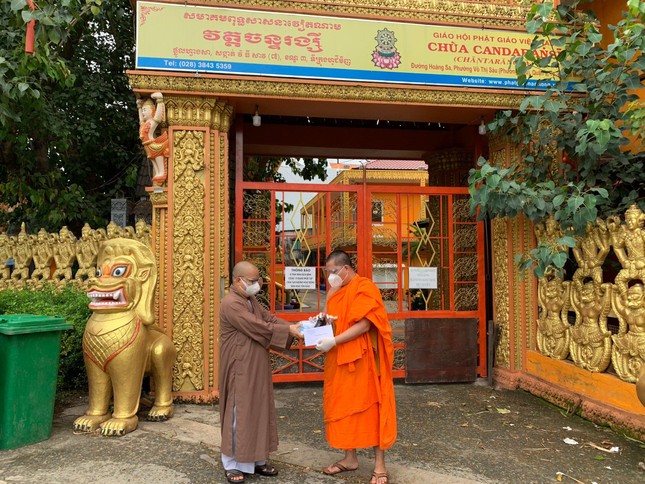 Cúng dường đến chùa Chantarangsay