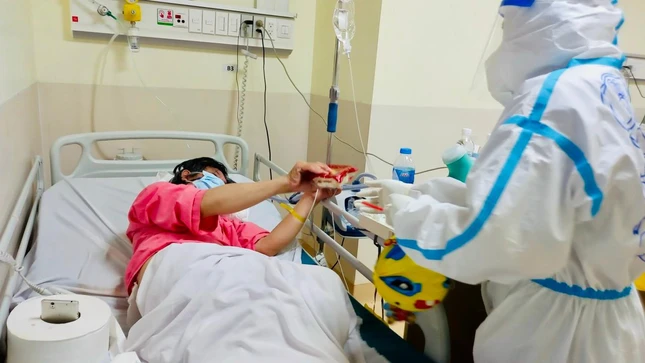 Tặng quà đến bệnh nhân Tặng quà đến bệnh nhân