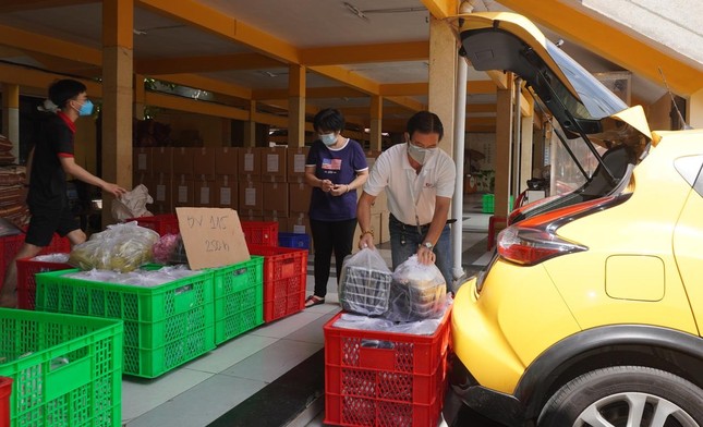 Các nơi tới nhận suất cơm tại bếp chùa Vĩnh Nghiêm