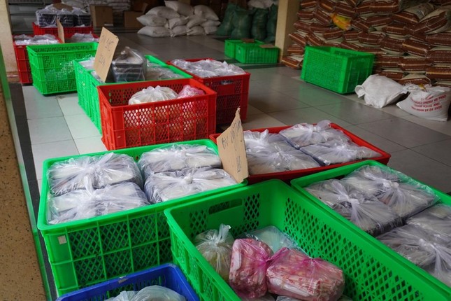 Bếp ăn chùa Vĩnh Nghiêm hoạt động liên tục từ 14-7 tới nay