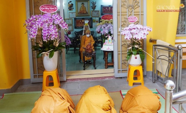 Chư Tăng đảnh lễ khánh tuế Trưởng lão Hòa thượng Thích Hiển Tu