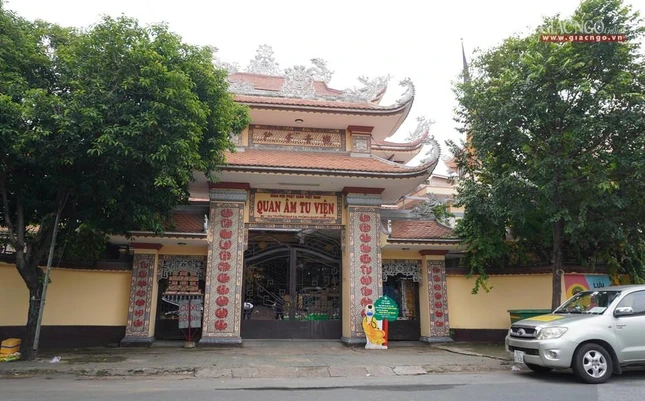 Quan Âm tu viện (quận Phú Nhuận) trưa 4-10 vẫn chưa mở cửa